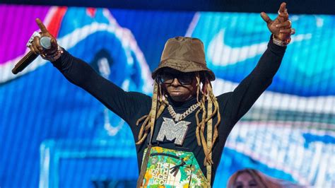Lil Wayne Chega Atrasado Em Festival Que Era Headliner Se Apresenta Por Apenas 15 Minutos E
