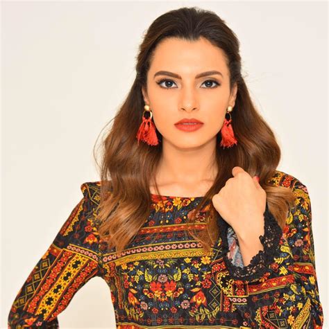 كشفت الفنانة كارمن سليمان، عن استعدادها لطرح أغنيتين باللهجة المصرية خلال الأسابيع المقبلة احتفالا بعام 2019. اغنية كارمن سليمان - بتيجي على الطيبين CD Q 320 Kbps