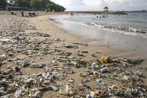 Bali S Beaches Severely Swamped By Garbage During Monsoon Season Culture