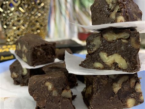 Create a deep, dark chocolate mousse in just 15 minutes using greek yogurt and five other ingredients. Easy Dark Chocolate Walnut Fudge With Just 4 Ingredients ...