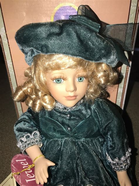Menie Collector Porcelain Doll Green Victorian Dress Beautiful Musical Jh