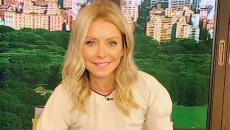 Kelly Ripa Shows Off Bare Legged In Stilettos Amid Weight Concerns
