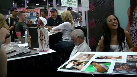 Asa Akira Kaylani Lei Exxxotica Expo Edison New Jersey Youtube