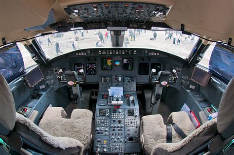 Bombardier Crj1000 Cockpit Flight Deck Flyradius