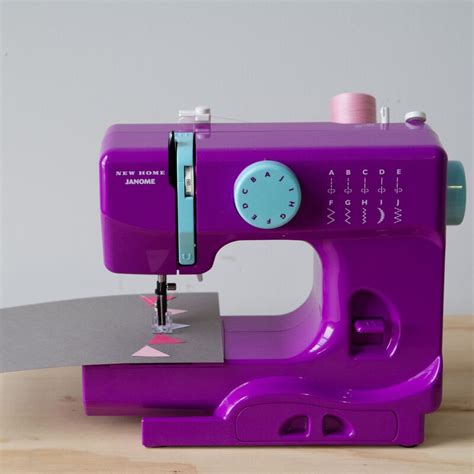 Janome Portable Easy To Use 5 Pound Mechanical Sewing Machine And Reviews