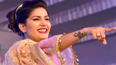 Sapna Choudhary Dance Video Viral इस डांस Video ने सपना चौधरी को दिलाई है शोहरत आप भी जरूर देखिए