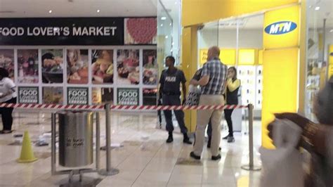 What To Do If Youre Caught In The Middle Of A Mall Robbery