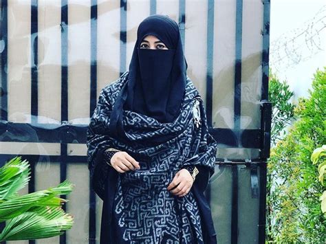 .seputar pengakuan umi pipik tentang poligami yang dilakukan oleh mendiang suaminya, ustadz di chanel youtube venna melinda, publik yang dulu simpati dengan umi pipik seperti terbelah dua. Jadi Ini Alasan Sebenarnya Umi Pipik Bercadar