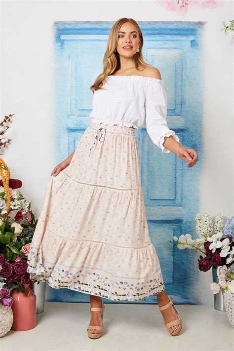 Isla Rose Maxi Skirt In Blush Floral Maxi Skirt Skirts Lace Skirt