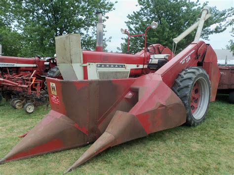 Farmall 706 with 234 corn picker | Old farm equipment, Farmall, Vintage