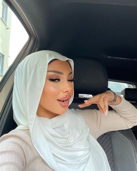 pin by awa fall on hijabis beautiful arab women hijabi beautiful hijab