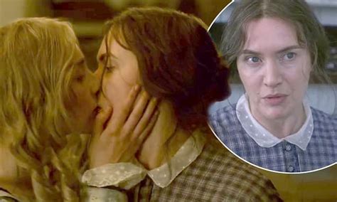 Ammonite First Look Kate Winslet And Saoirse Ronan Share A Steamy Kiss In Lesbian Drama Daily