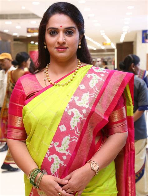 Beautiful Telugu Actress Pavitra Lokesh Photos In Green Saree ★ Desipixer
