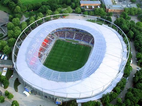 hdi arena es un estadio de fútbol ubicado en la ciudad de hannover capital del estado federal