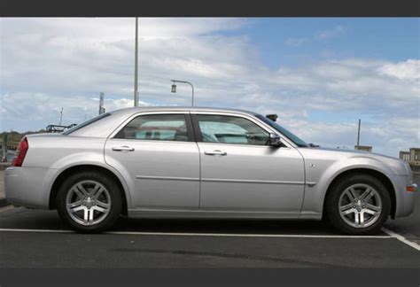 Used Chrysler 300c Review 2005 2006 Carsguide