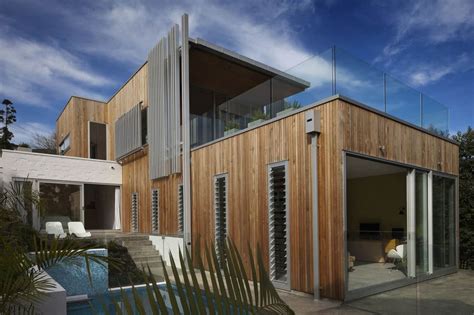 Modern Architecture versus Vintage Interior