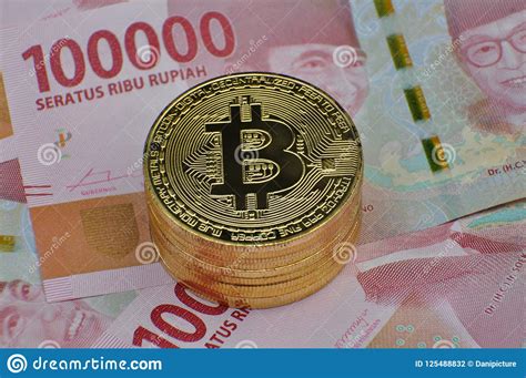 Halaman ini memberikan nilai tukar 1 bitcoin (btc) ke rupiah indonesia (idr), penjualan dan tingkat konversi. Bitcoin And Indonesia Rupiah Currency Stock Photo - Image of data, indonesia: 125488832