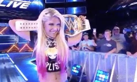 Alexa Bliss Wins Wwe Smackdown Womens Title Vacated By Naomi Video