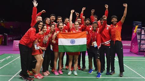 For the badminton rackets, a player can choose between the two types of rackets according to size: India defeat Malaysia 3-1 to win first Commonwealth Games ...