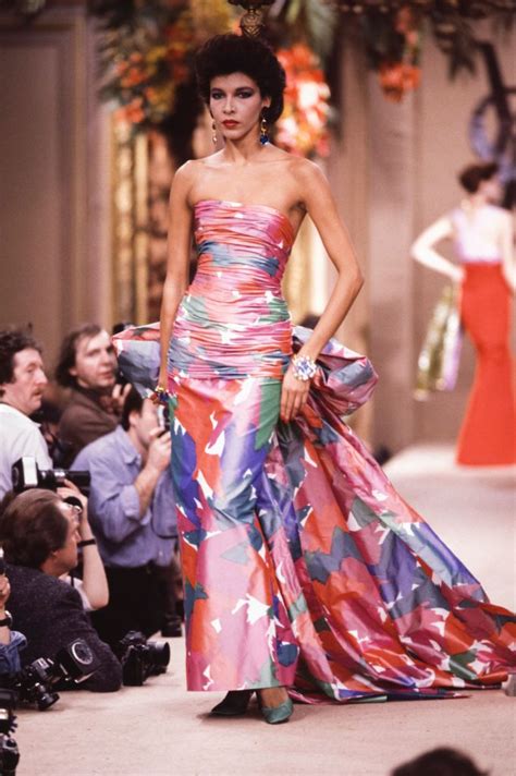 Défilé Yves Saint Laurent Haute Couture Collection Printemps été 85 à