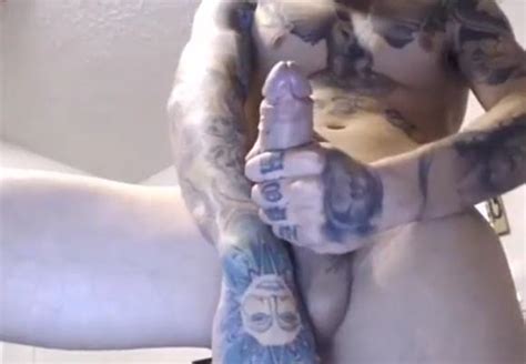 Moleque Tatuado E Dotado Na Bronha Gay Blog Famosos Nus