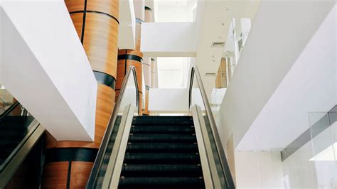 Download Wallpaper 3840x2160 Escalator Stairs Columns Architecture