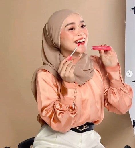 Model Hijab Lesti Kejora Di Postingan Terbaru Bikin Was Was Takutnya Ditiru