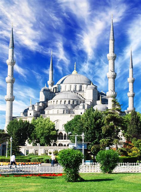La Mezquita Azul es uno de los monumentos más impresionantes que ver en