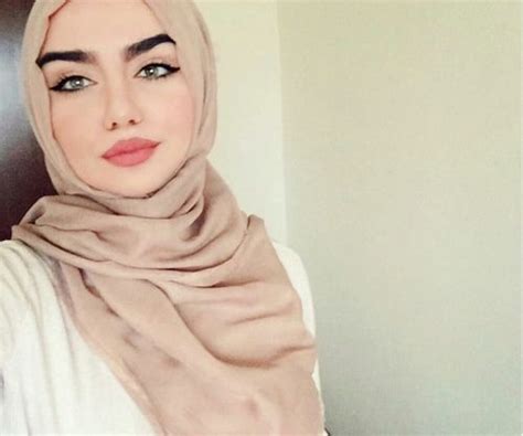 Hijab Muslima And Chechenka Afbeelding Arab Girls Arab Women Muslim Girls Muslim Women