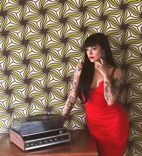 Listen to esencial mon laferte in full in the spotify app. Mon Laferte concierto en el teatro Afundación de Vigo - La ...