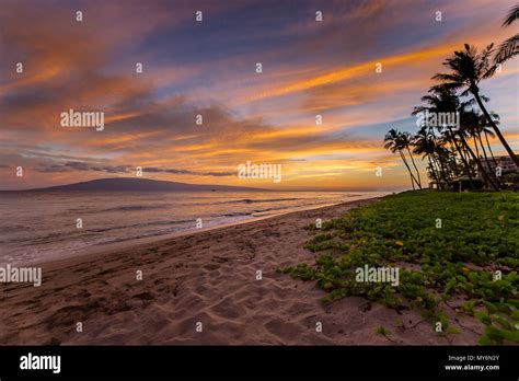 Kaanapali Beach On Maui Hawaii At Sunset Stock Photo Alamy