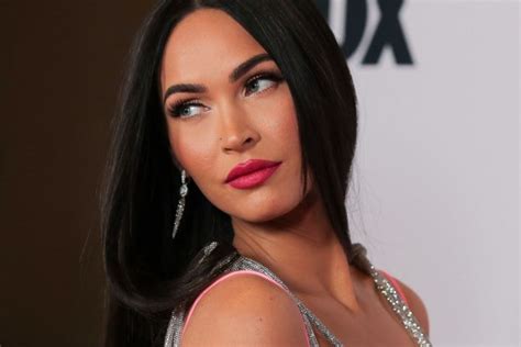 Megan Fox Hot In Pink At Iheartradio Music Awards Photos Hot