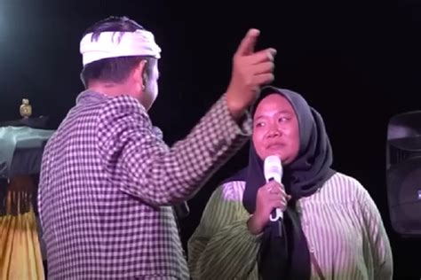 Kisah Guru Honorer Di Purwakarta Gaji Hanya Rp700 Ribu Nyambi Dagang