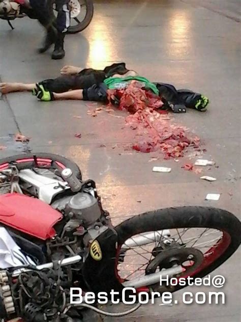 ジェイ坊の鬱ブログとお気に入り動画・画像 : 【閲覧注意】バイク事故で頭の原型が無い状況に・・・【フィリピン・交通事故】