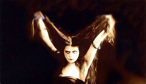Mysterious Theda Bara Was Screen Vamp