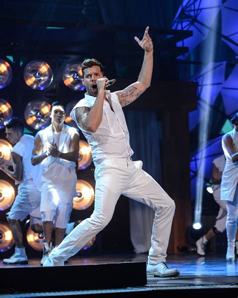 The third premios juventud was awarded to j balvin for rojo in the category video with a purpose. Pin on BUC Performances