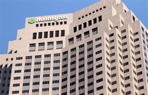 Huntington, FirstMerit to close more than 100 branches ...