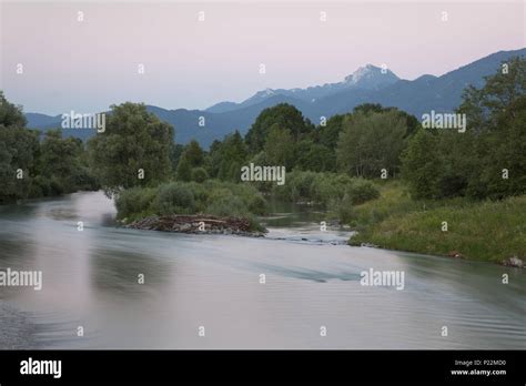 Fluss Loisach An Der Benediktenwand Fotos Und Bildmaterial In Hoher