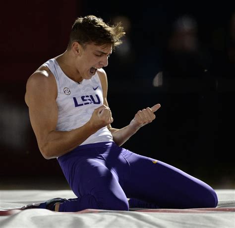 What makes the run tricky, is that you have to hold the pole steady while running. USTFCCCA honors LSU pole vault star Mondo Duplantis after ...