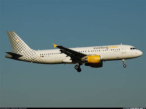 Airbus A320-214 - Vueling Airlines | Aviation Photo #1091997