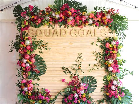 20 Inventive Ways To Revamp Your Wedding Photo Booth Flower Wall