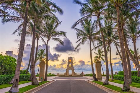 Take A Stroll Down Worth Avenue Palm Beachs Luxury Shopping Destination