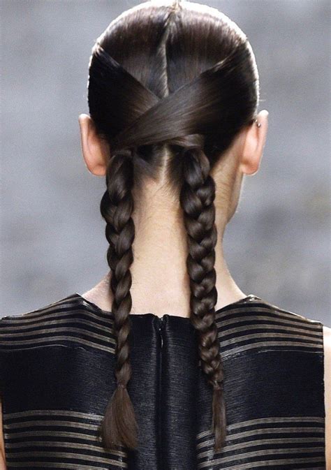 Runway Cosigned Ways To Wear Pigtails Coiffures Coupes De Cheveux