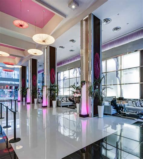 The Quirky But Elegant Riu Plaza New York Times Square Hotel – PTY Lighting