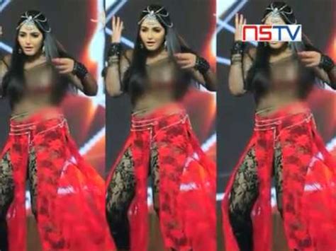 Ragini Dwivedi S Wardrobe Malfunction Pictures Leaked Youtube