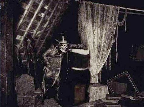 Thee Old Legand Of The Hatbox Ghost Haunted Mansion Disneyland