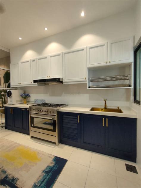 hasil ruang dapur bertemakan warna biru menggunakan bahan full