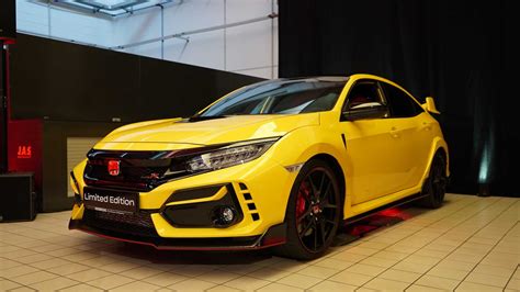 This is a car that loves to perform when you let it off the leash. Honda Civic Type R Limited Edition, pronta a battere il ...