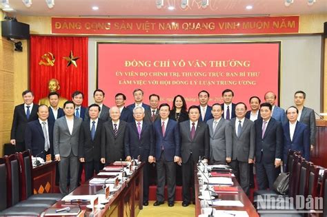 Politburo Member Vo Van Thuong Works With Central Theoretical Council