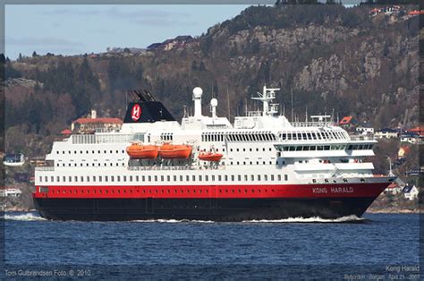 Namensgeber für das hurtigruten schiff ms kong harald ist niemand geringerer als der norwegische könig. Kong Harald | Named after the King of Norway, this ...